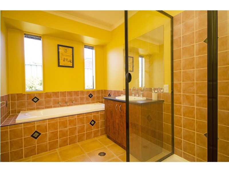 73 Hartigan Street, Thurgoona NSW 2640