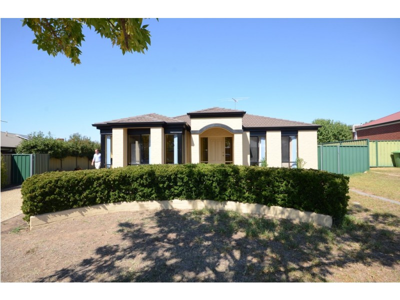 73 Hartigan Street, Thurgoona NSW 2640