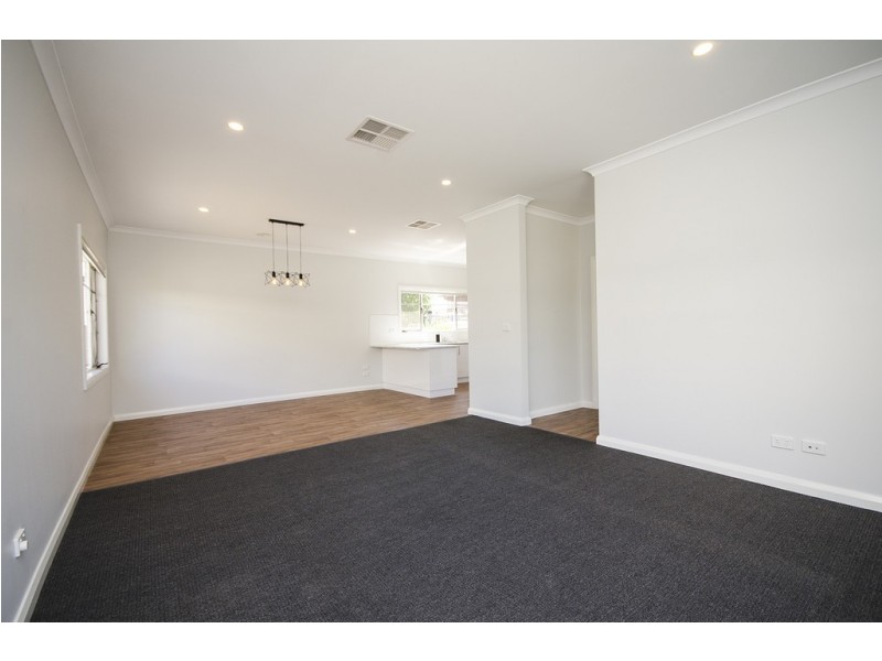 467 Bownds Street, Lavington NSW 2641