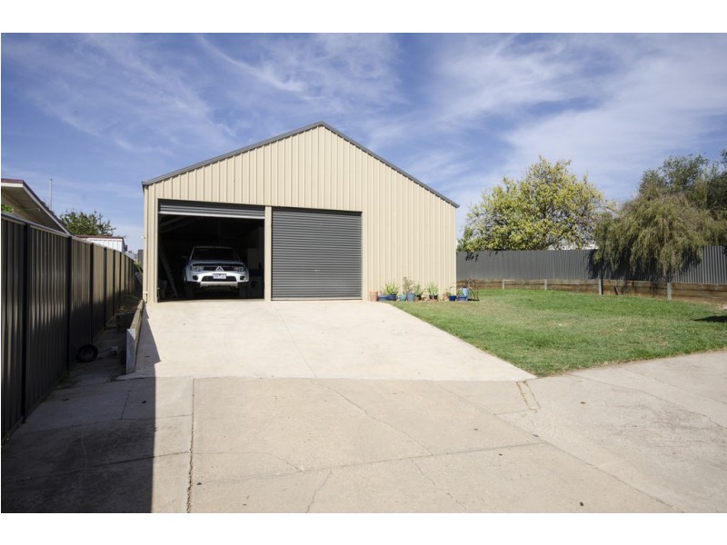 33 Batt Avenue, Wodonga VIC 3690