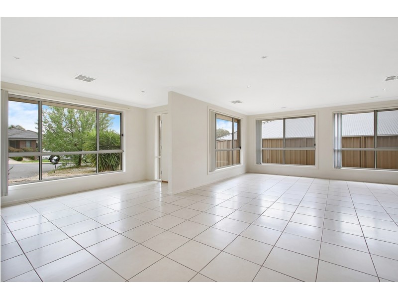 17 Stringybark Court, Thurgoona NSW 2640