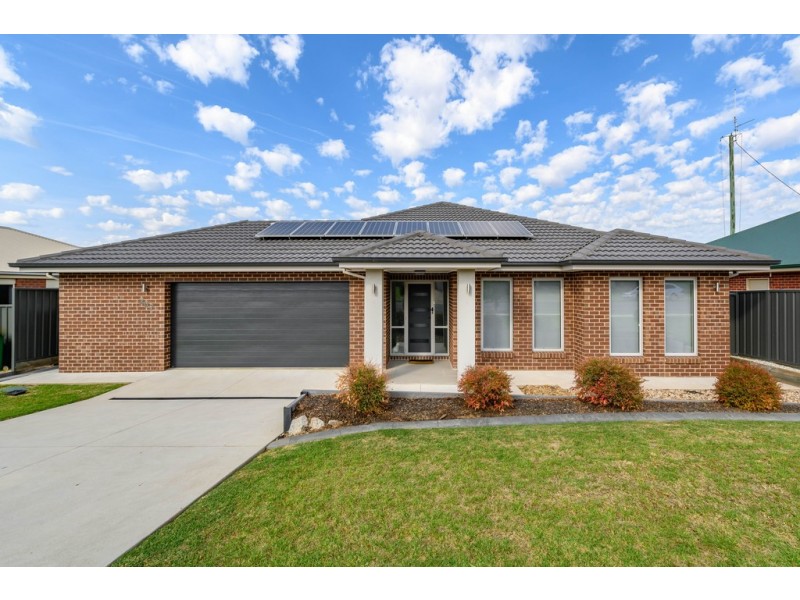 207 Kaitlers Road, Lavington NSW 2641