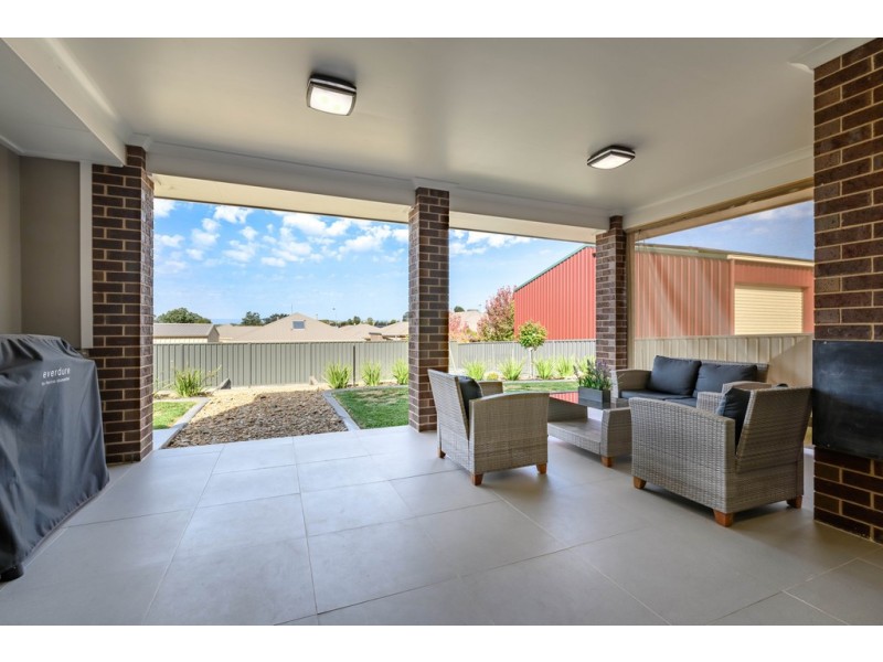 207 Kaitlers Road, Lavington NSW 2641