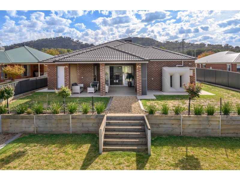 207 Kaitlers Road, Lavington NSW 2641