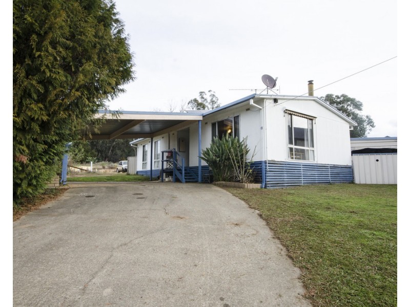 15 Cross Avenue, Dartmouth VIC 3701