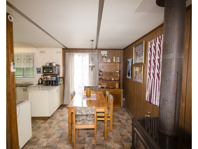 15 Cross Avenue, Dartmouth VIC 3701