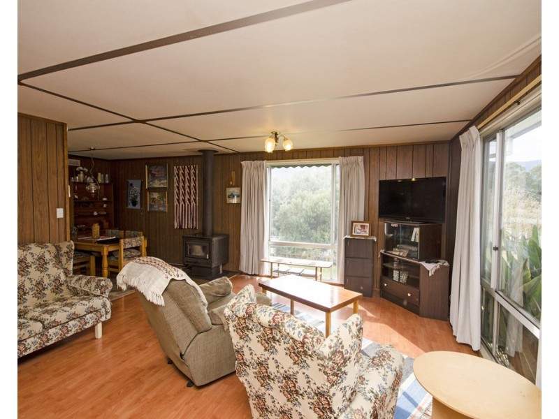 15 Cross Avenue, Dartmouth VIC 3701