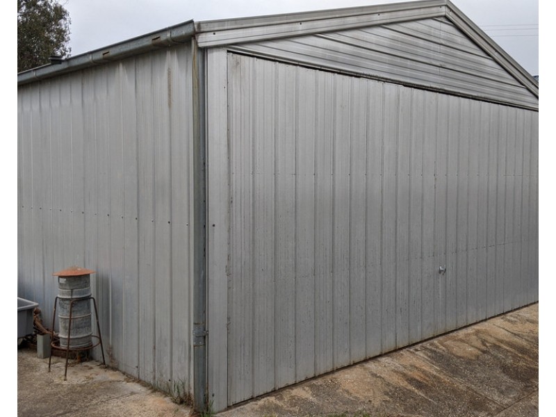 15 Cross Avenue, Dartmouth VIC 3701