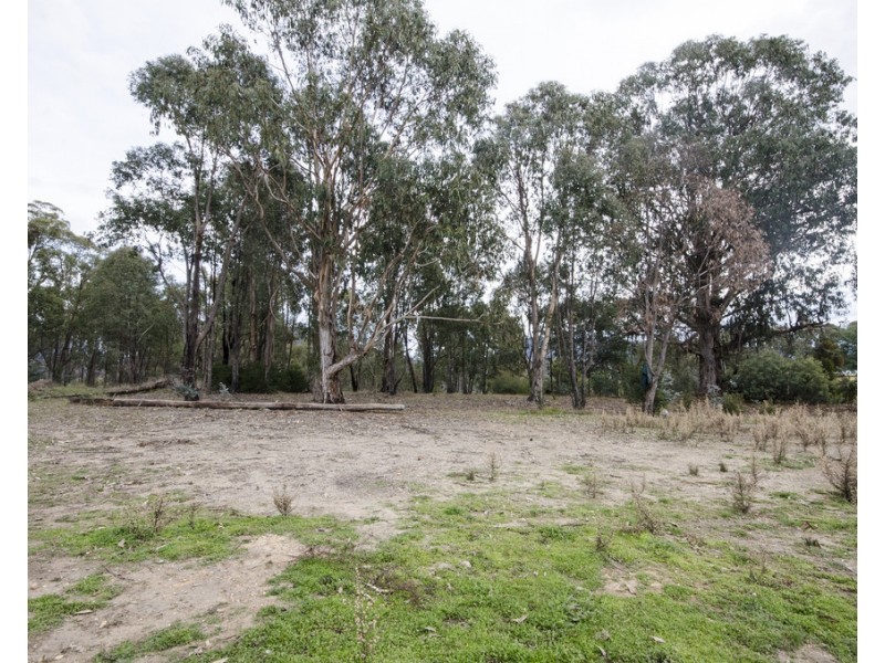 15 Cross Avenue, Dartmouth VIC 3701