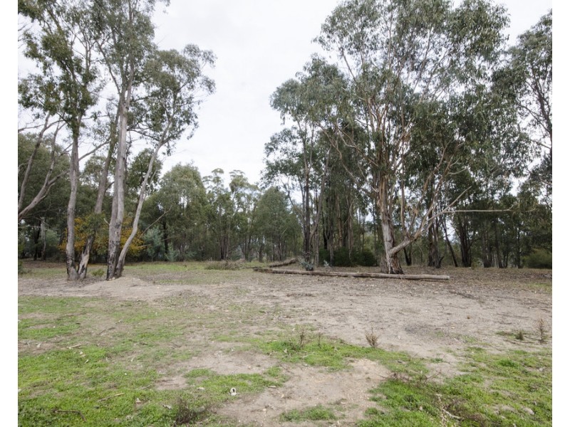 15 Cross Avenue, Dartmouth VIC 3701