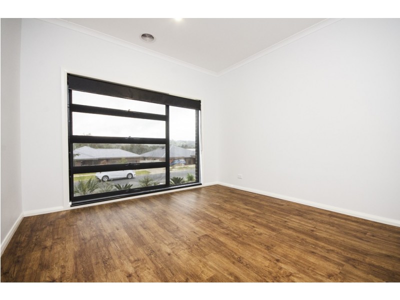8 ANGLESEY STREET, Wodonga VIC 3690