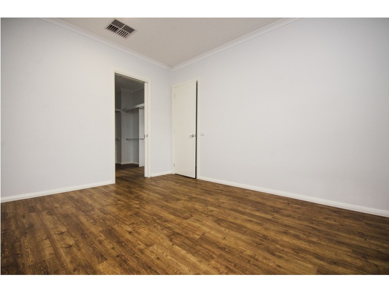 8 ANGLESEY STREET, Wodonga VIC 3690