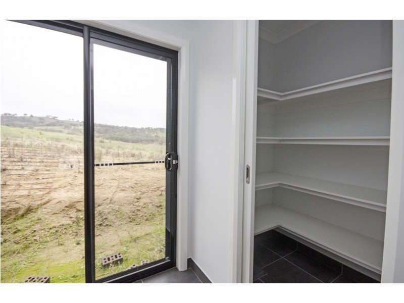 8 ANGLESEY STREET, Wodonga VIC 3690