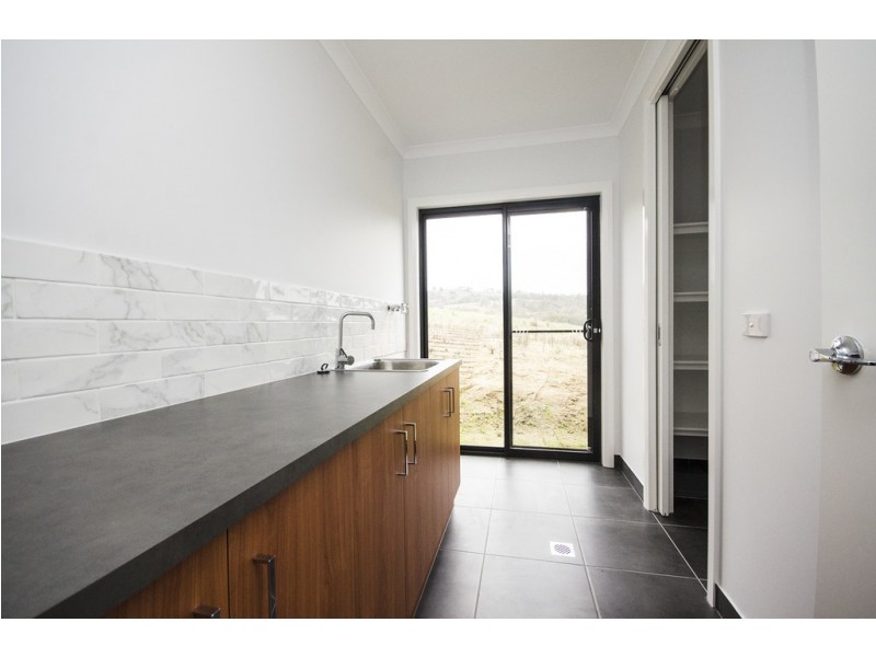 8 ANGLESEY STREET, Wodonga VIC 3690