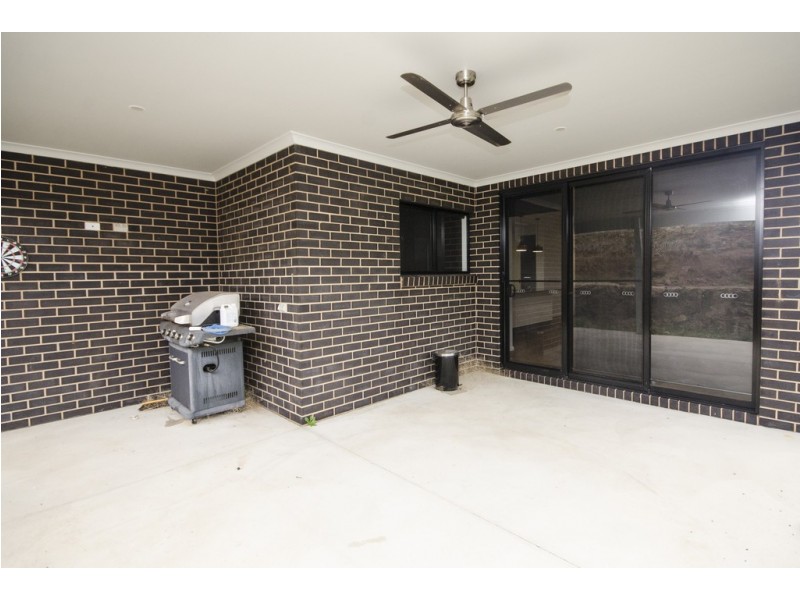 8 ANGLESEY STREET, Wodonga VIC 3690