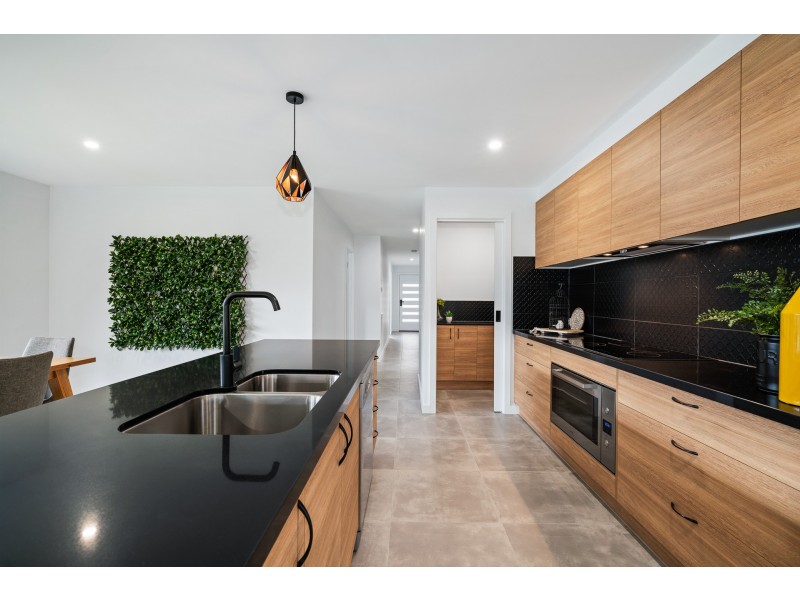 73 Riverboat Drive, Thurgoona NSW 2640