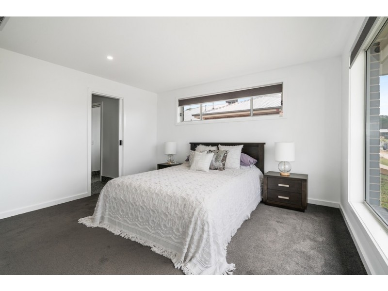 73 Riverboat Drive, Thurgoona NSW 2640