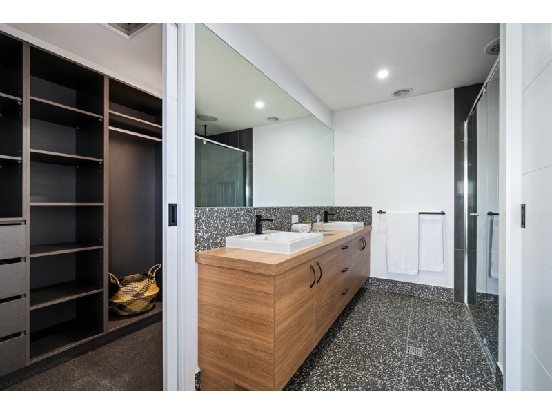 73 Riverboat Drive, Thurgoona NSW 2640