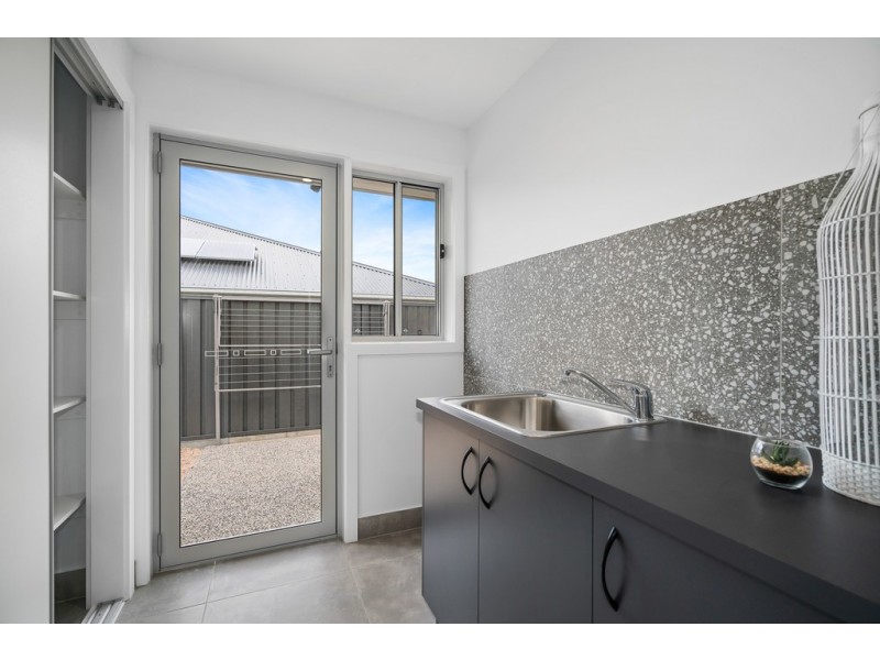 73 Riverboat Drive, Thurgoona NSW 2640