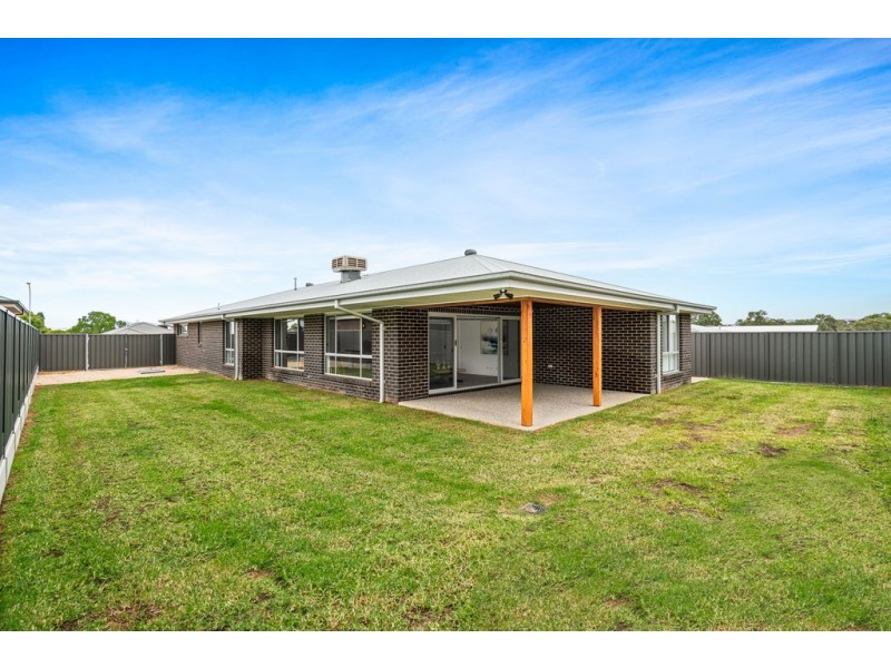 73 Riverboat Drive, Thurgoona NSW 2640