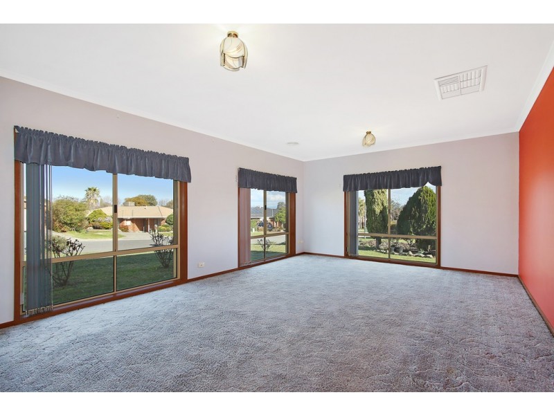 2 Dirru Court, Springdale Heights NSW 2641