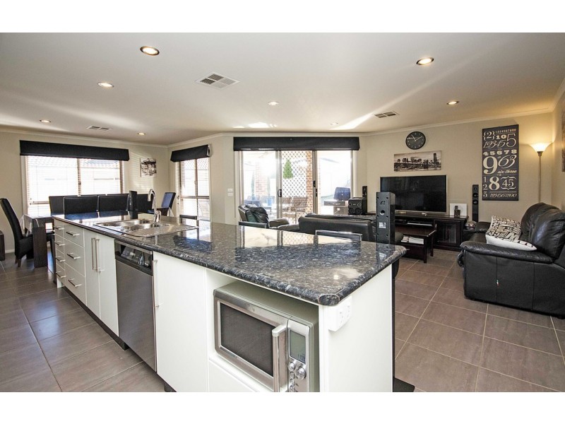 11 Mortimer Terrace, Leneva VIC 3691