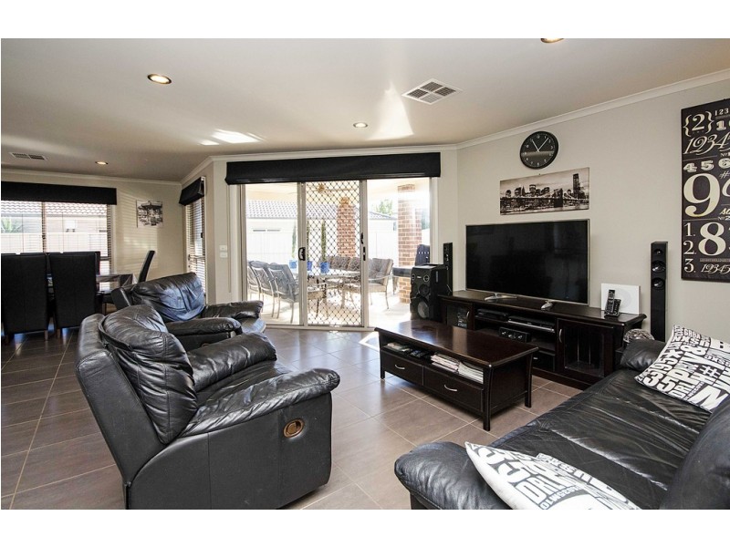 11 Mortimer Terrace, Leneva VIC 3691
