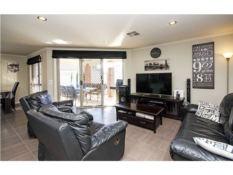 11 Mortimer Terrace, Leneva VIC 3691