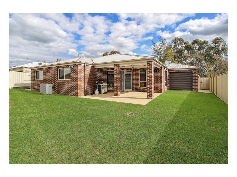 11 Mortimer Terrace, Leneva VIC 3691
