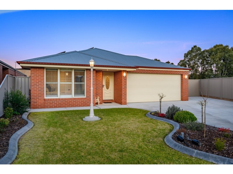 24 Clarendon Avenue, Wodonga VIC 3690