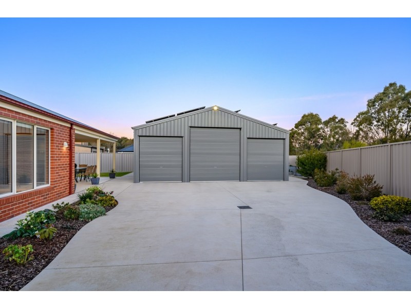 24 Clarendon Avenue, Wodonga VIC 3690