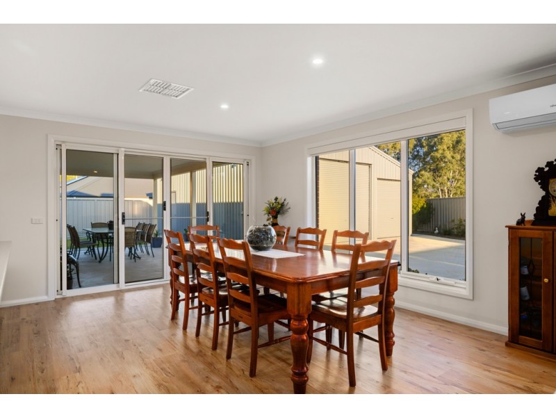 24 Clarendon Avenue, Wodonga VIC 3690