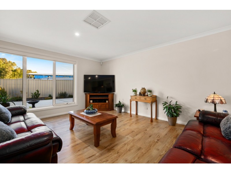 24 Clarendon Avenue, Wodonga VIC 3690