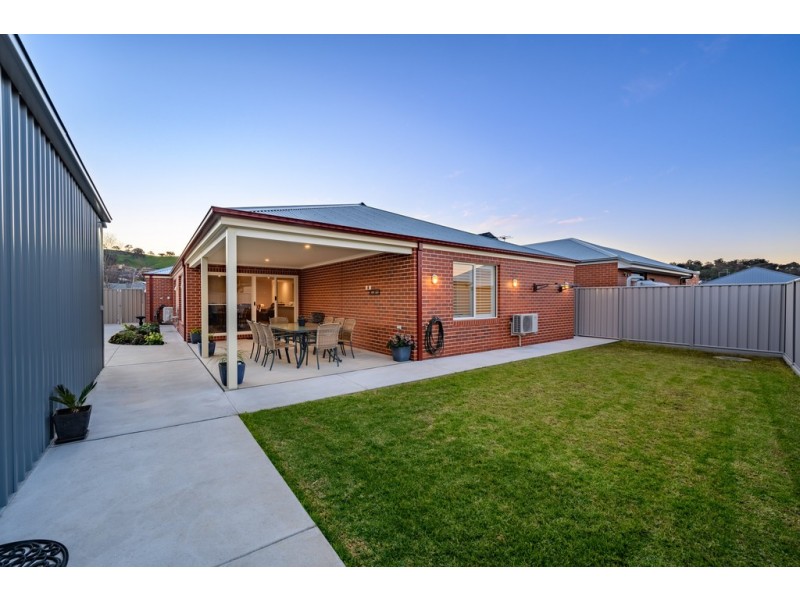 24 Clarendon Avenue, Wodonga VIC 3690