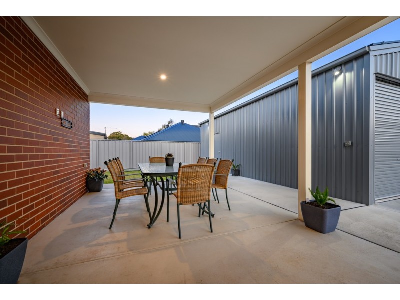 24 Clarendon Avenue, Wodonga VIC 3690