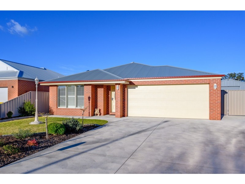 24 Clarendon Avenue, Wodonga VIC 3690