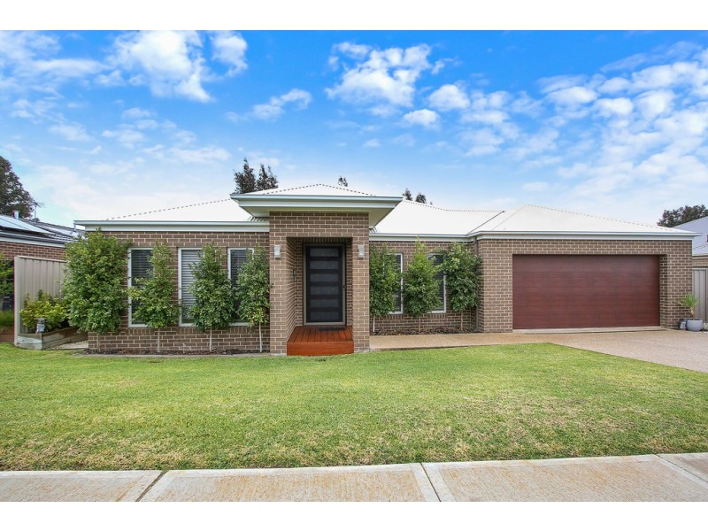 16 Charolais Court, Thurgoona NSW 2640