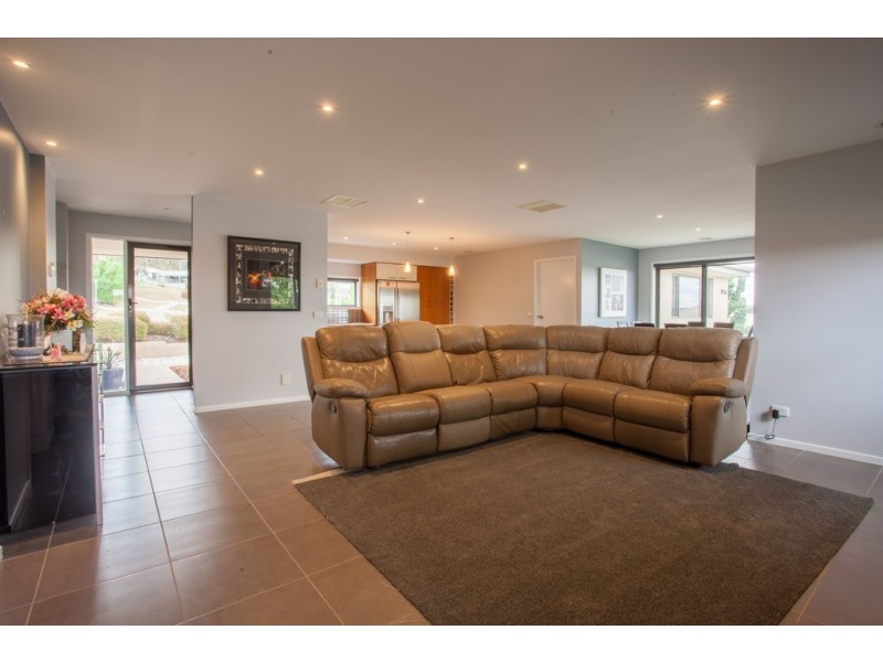 56 Ballara Drive, Wodonga VIC 3690