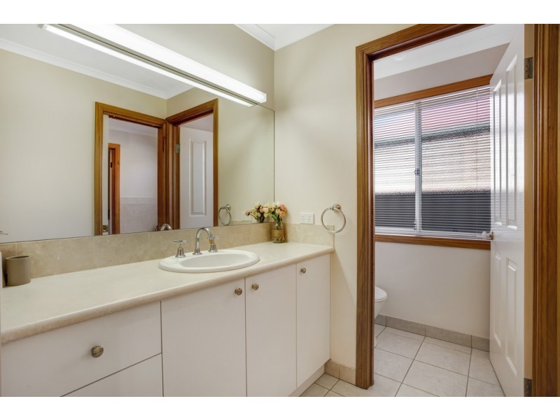 45 Jenny Wren Place, East Albury NSW 2640