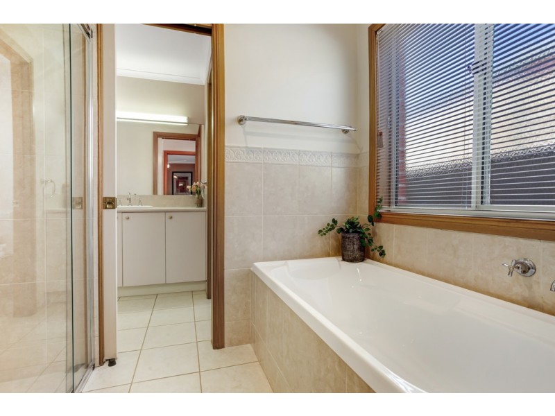 45 Jenny Wren Place, East Albury NSW 2640