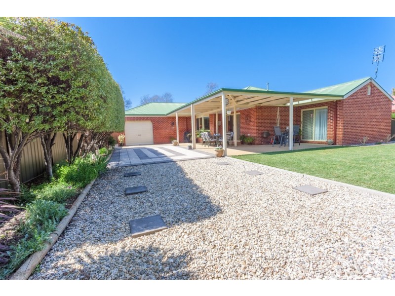 45 Jenny Wren Place, East Albury NSW 2640