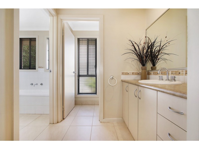 253 Vickers Road, Lavington NSW 2641