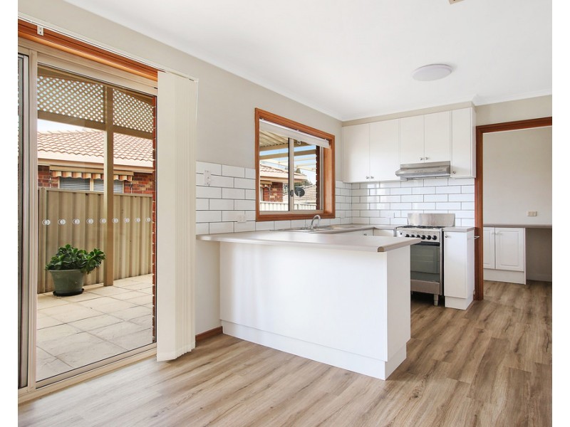 2/36 Mayfair Drive, West Wodonga VIC 3690