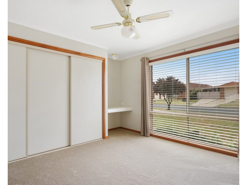 2/36 Mayfair Drive, West Wodonga VIC 3690