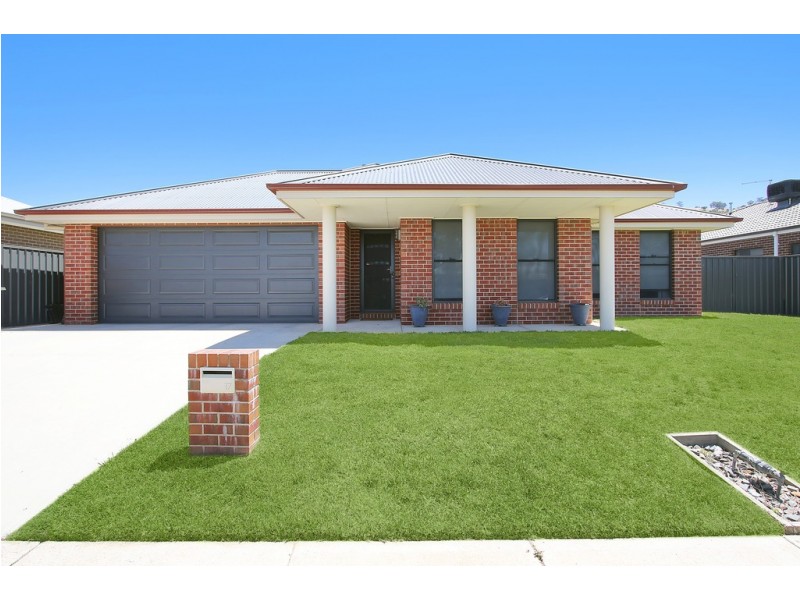 17 Kirby Drive, Killara VIC 3691