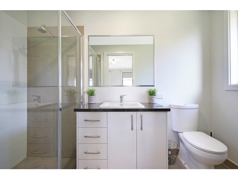 17 Kirby Drive, Killara VIC 3691