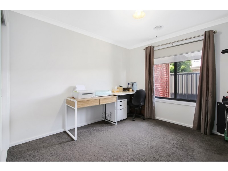 17 Kirby Drive, Killara VIC 3691