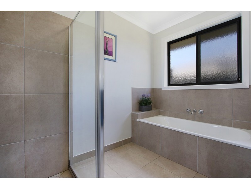 17 Kirby Drive, Killara VIC 3691