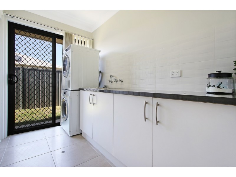 17 Kirby Drive, Killara VIC 3691