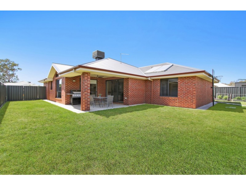 17 Kirby Drive, Killara VIC 3691